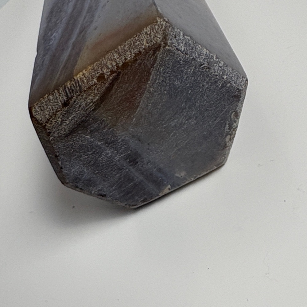 Large chalcedony crystal tower stone - Picture 9 of 11